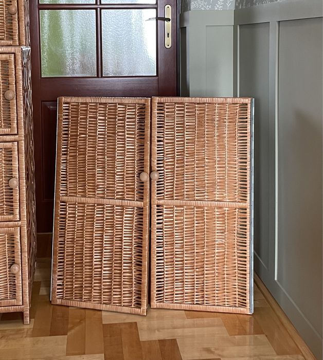 Front fronty z wikliny z zawiasami