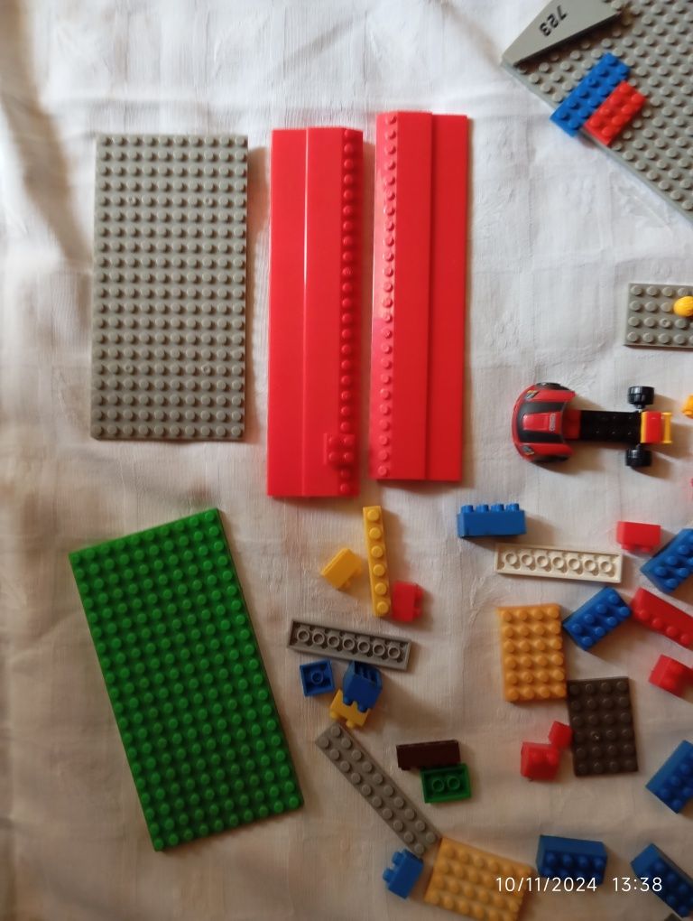 Peças de construção.Não é Lego.
