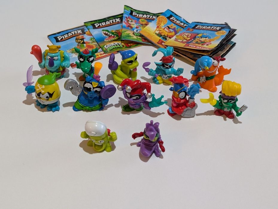 Piratix 10 figurek + gratis 2 Zingsy