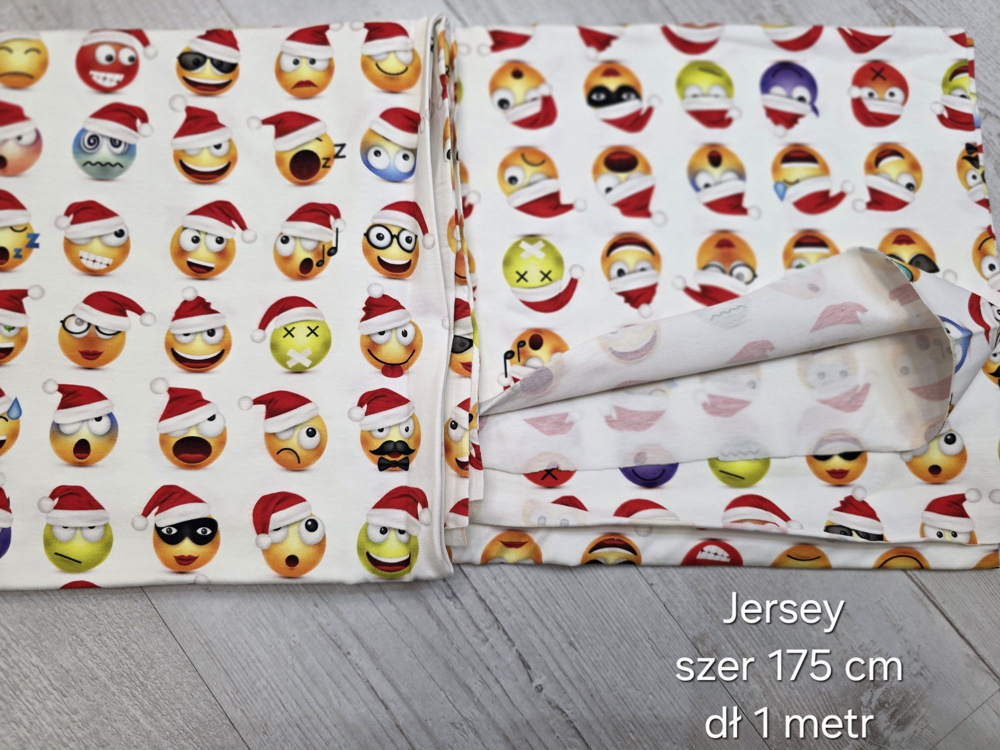 Jersey, materiał do szycia. Świąteczne emotki.
Szer.175
Dł. 1 metr 

M