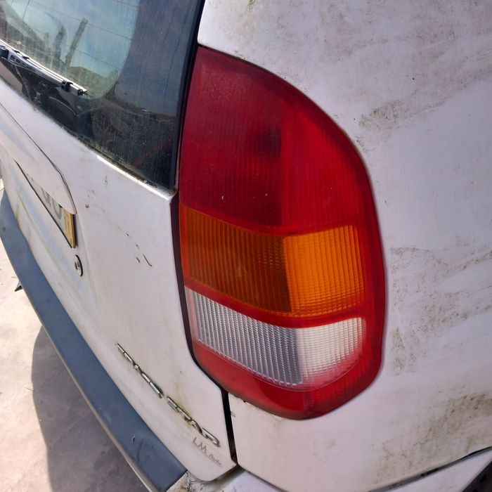 Farois traseiros mitsubishi space star