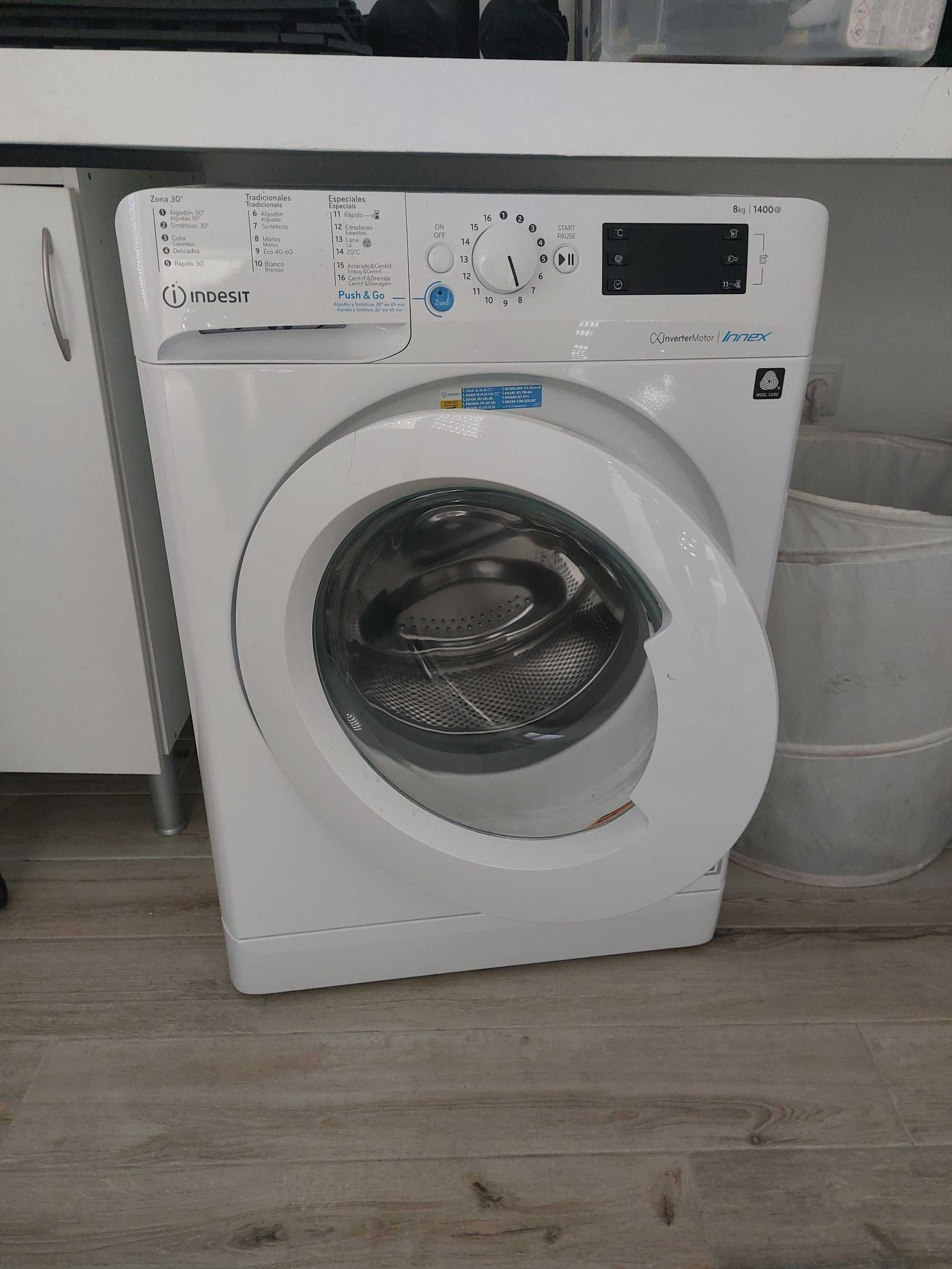 Máquina de Lavar Roupa Indesit