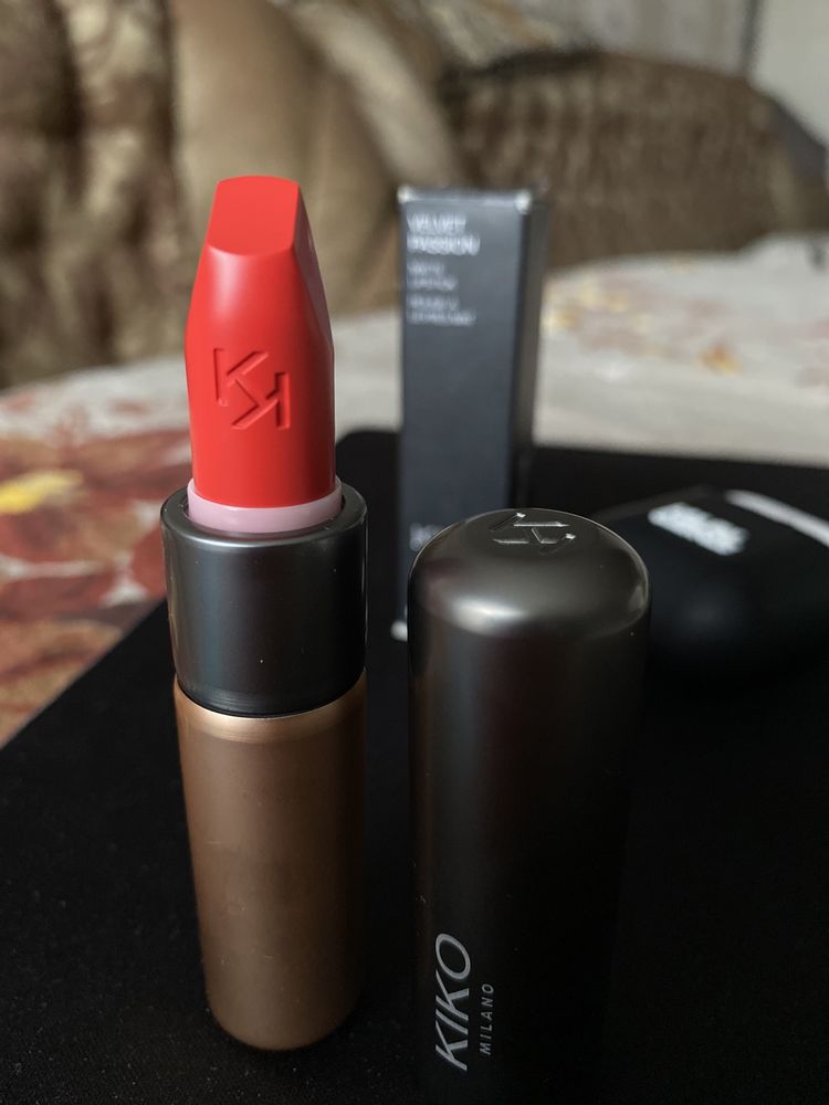 Матова стійка помада Kiko Milano Velvet Passion Matte Lipstick