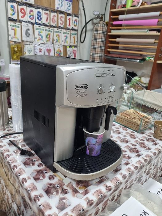 Кофемашина - Кавоварка Delonghi - делонжі