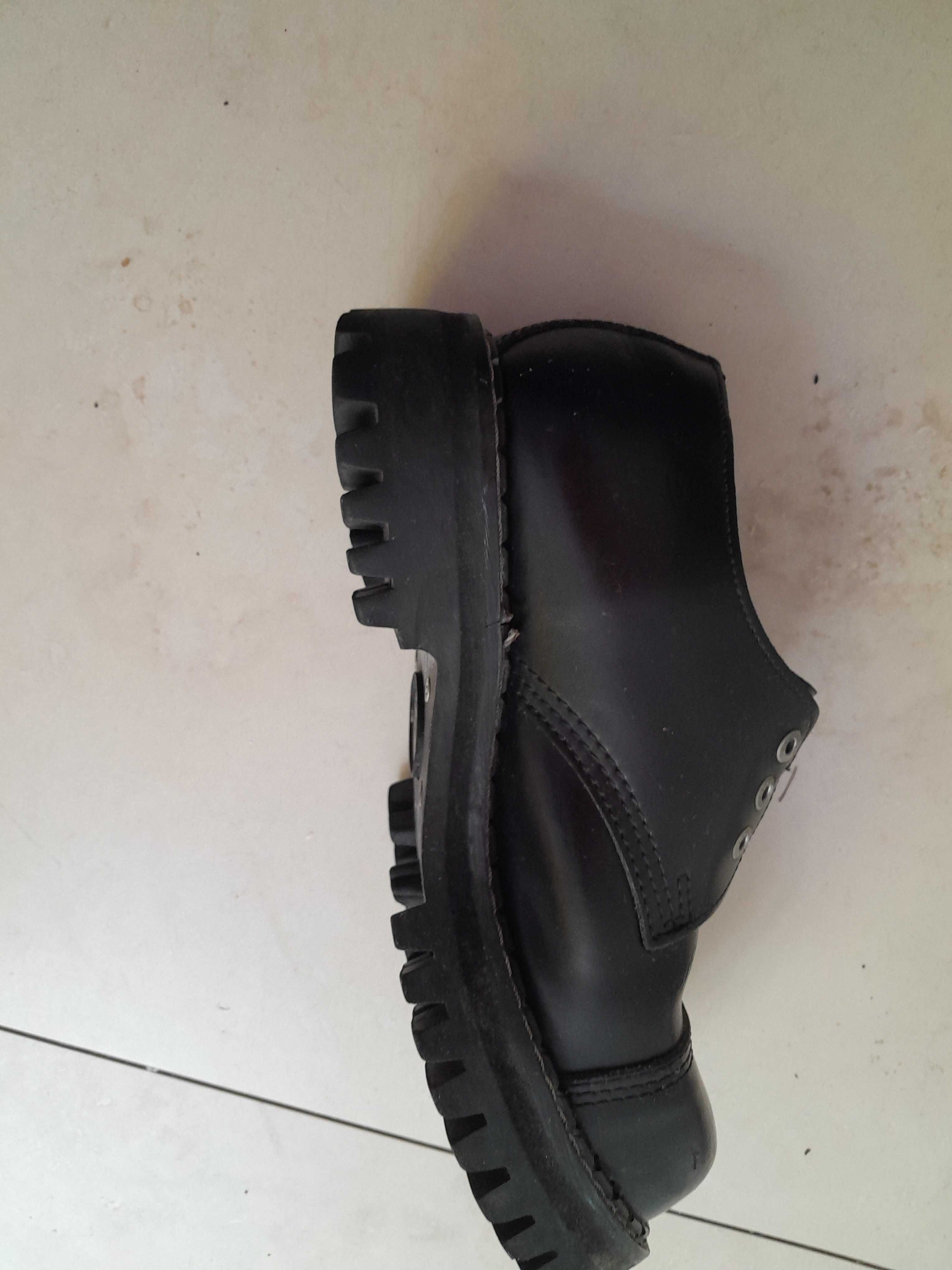 Glany steel 26.5cm wkładka (r.41) czarne 3 dziurki