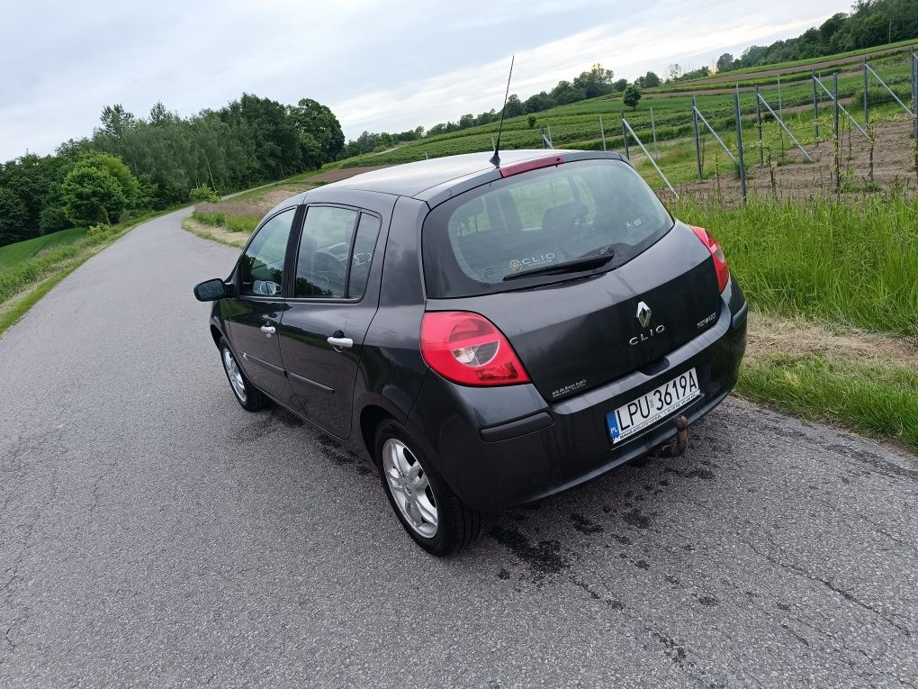 Renault Clio klima dwa kpl opon zarejestrowany hak