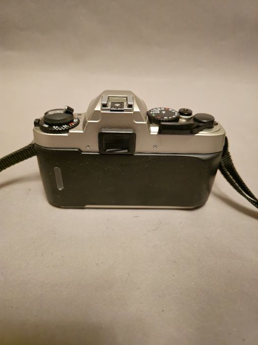 Фотоапарат Nikon FE10 с объективом Nikkor 35-70 MM F/3.5-4.8