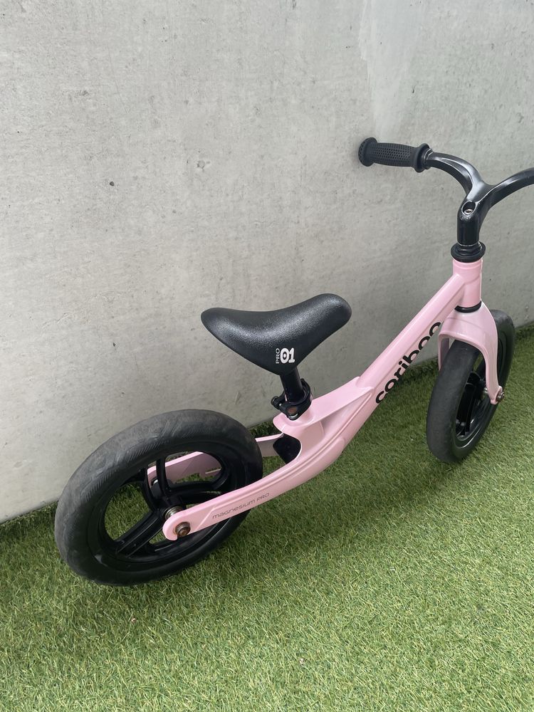 Rowerek biegowy Cariboo Magnesium Pro (różowy)