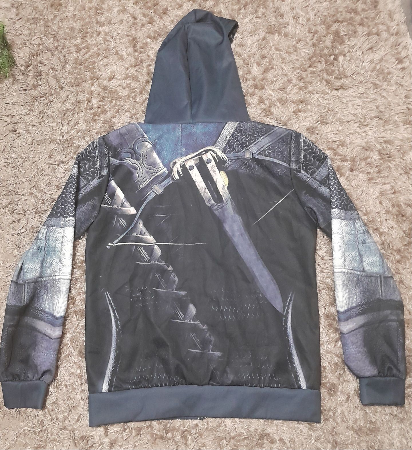Bluza wiedźmin L + replika medalionu