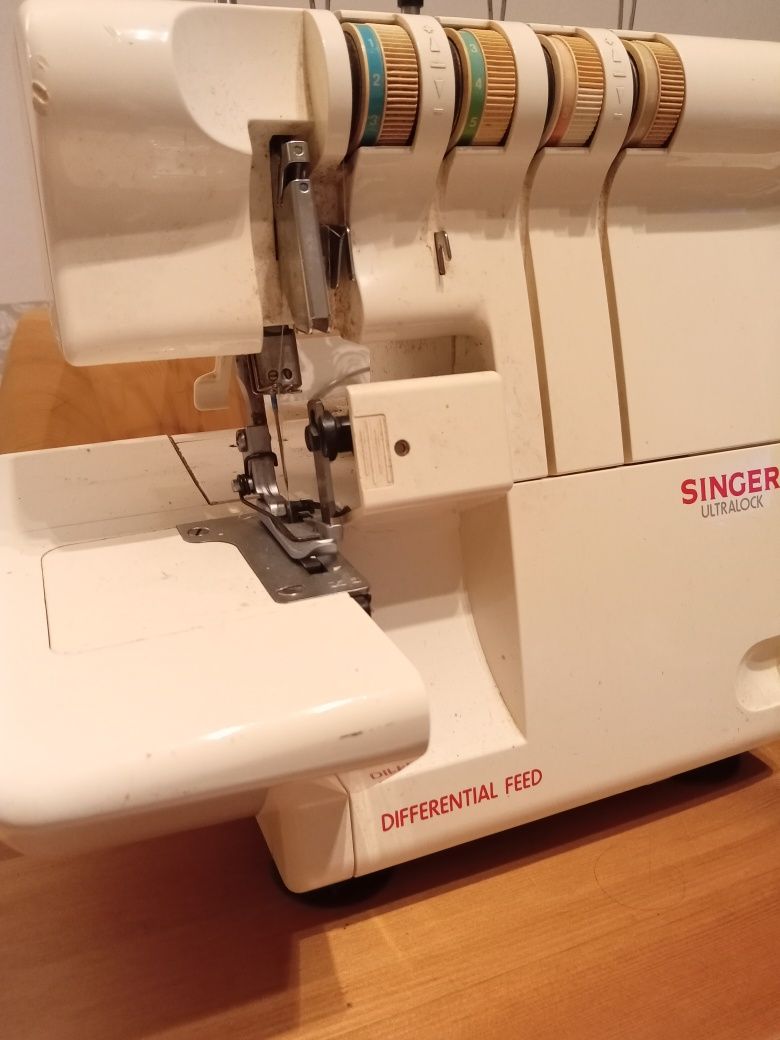 Máquina Costura Overlock Portátil SINGER Ultralock