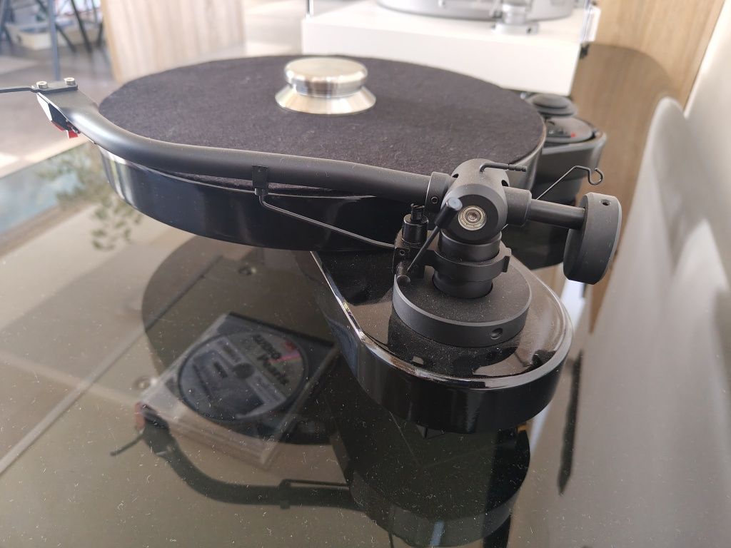 Gramofon Pro-Ject RPM 1 Carbon record player (2M-Red cartridge)