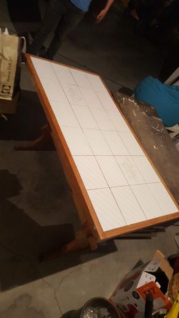 Mesa com azulejos