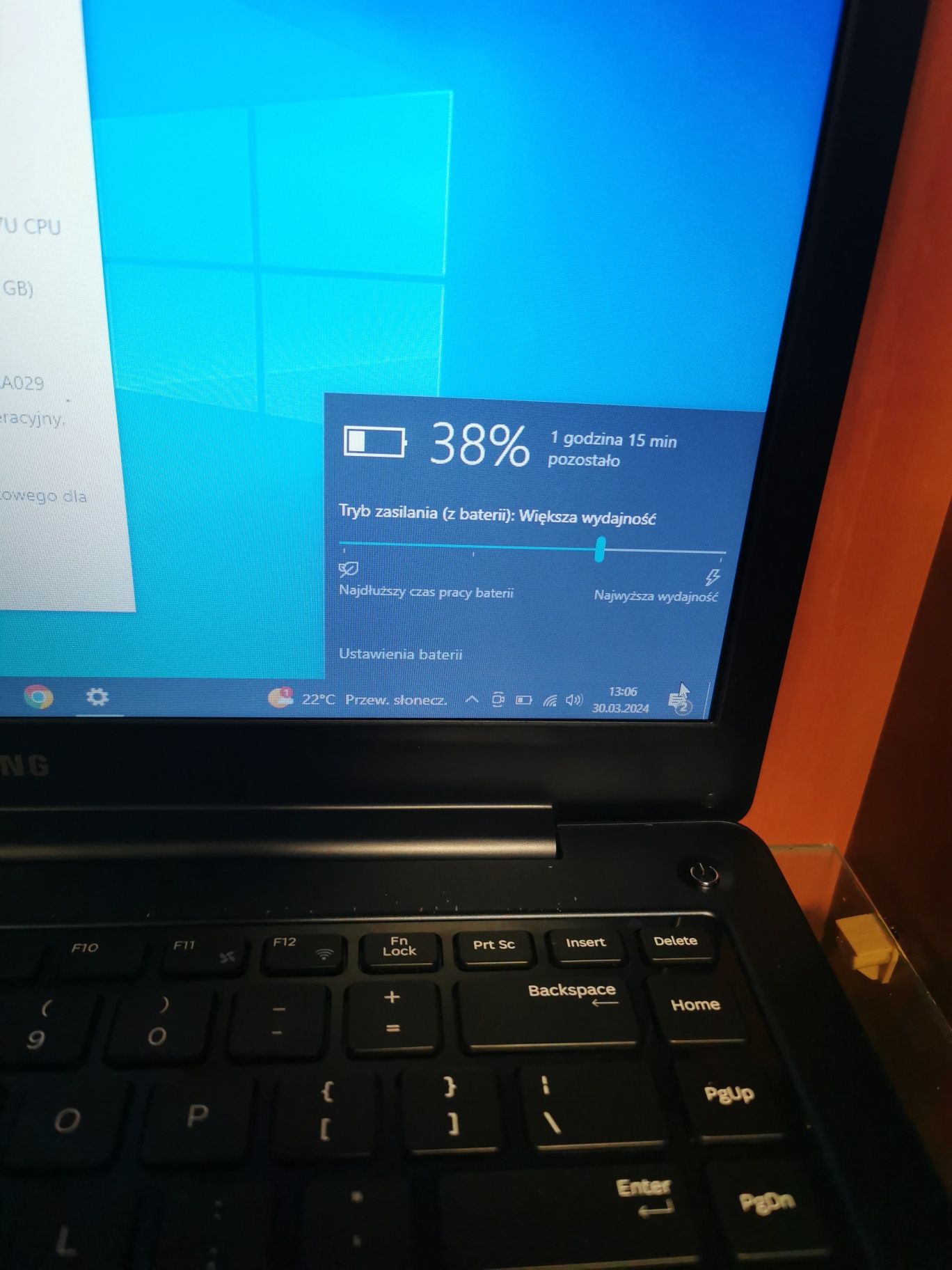 Laptop Samsung NP530U4E Win 10, i5, ssd 250, 8gb ram