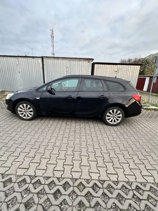 Opel Astra J kombi 2.0 CDTI