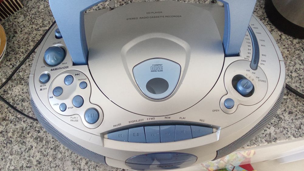 RÁDIO K7 e CD Portátil e Elétrico. Bom. 5 Fotos