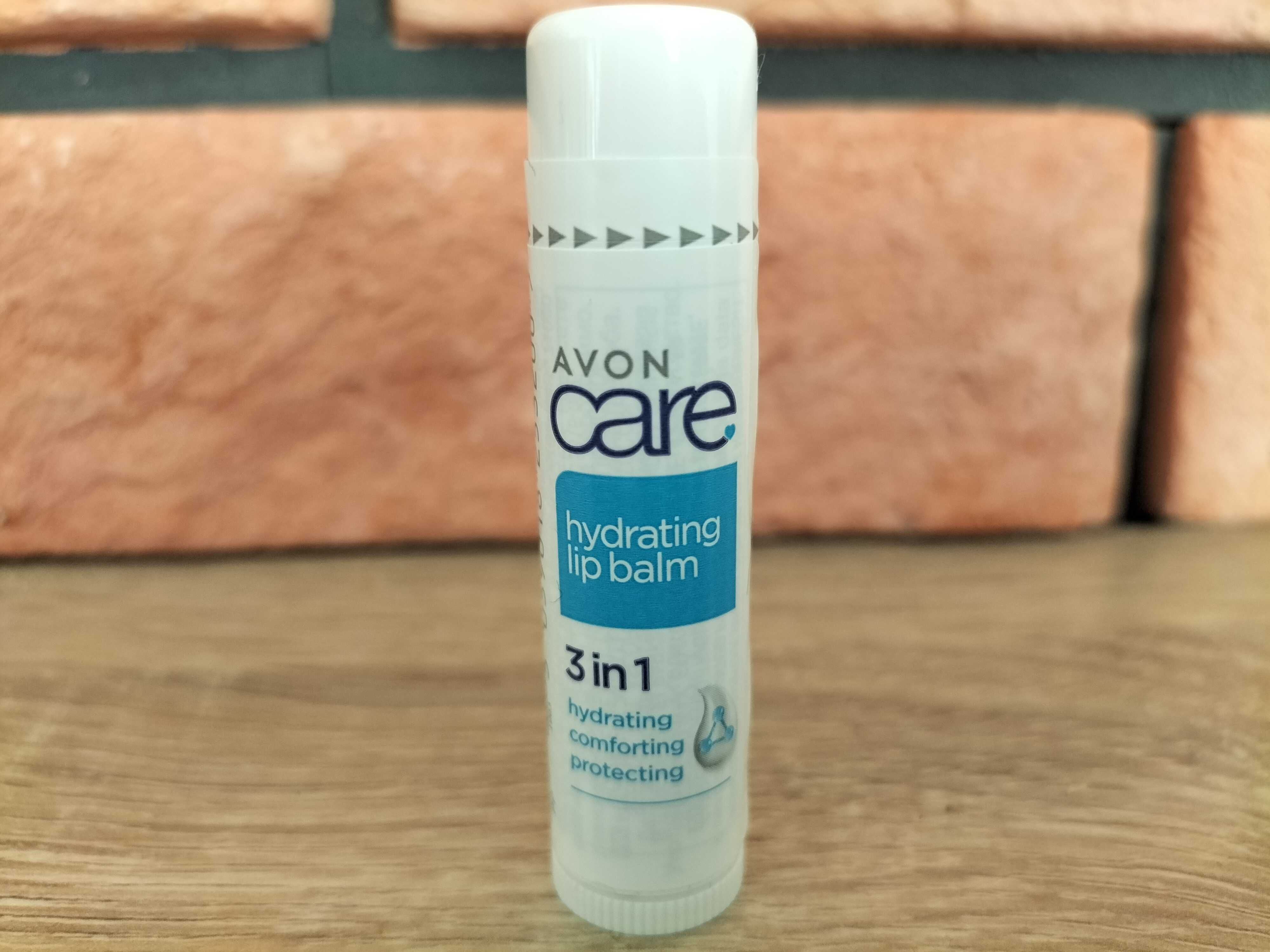 Avon Care Nawilżający balsam pomadka do ust 3w1