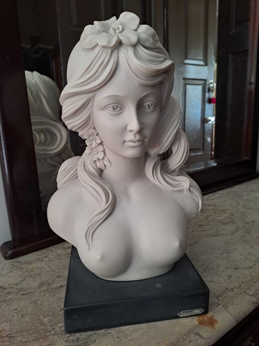 Busto de senhora Escorpião Ouro
