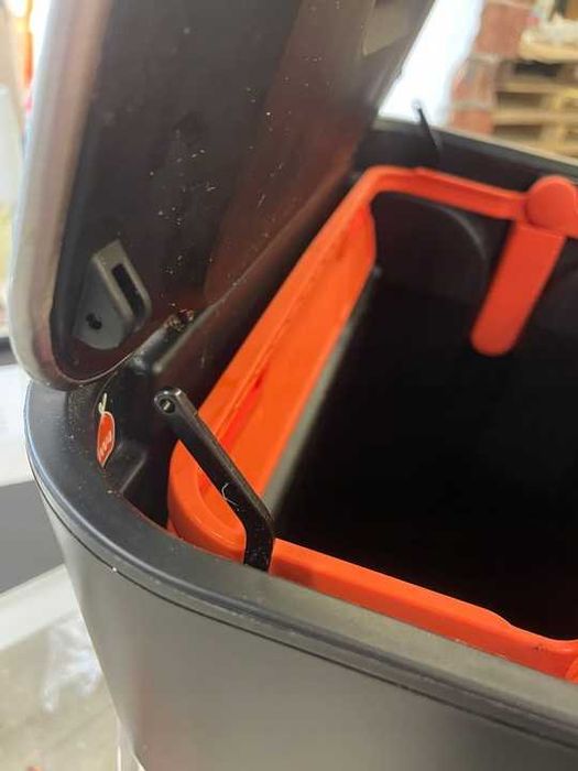 Kosz na śmieci z pedałem JOSEPH JOSEPH Titan system zgniatania 30L