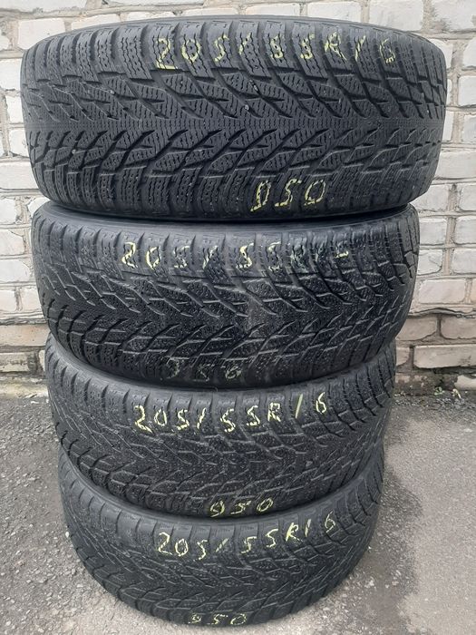Шини б/у 205/55R16 Nokian зима.