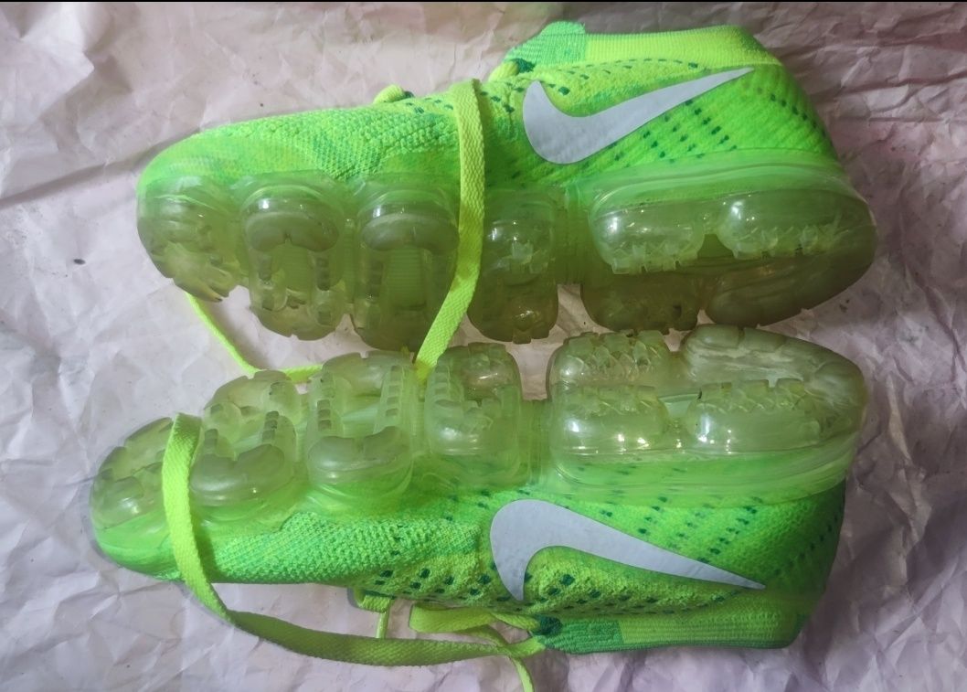 Продаються жіночі кросівки Nike