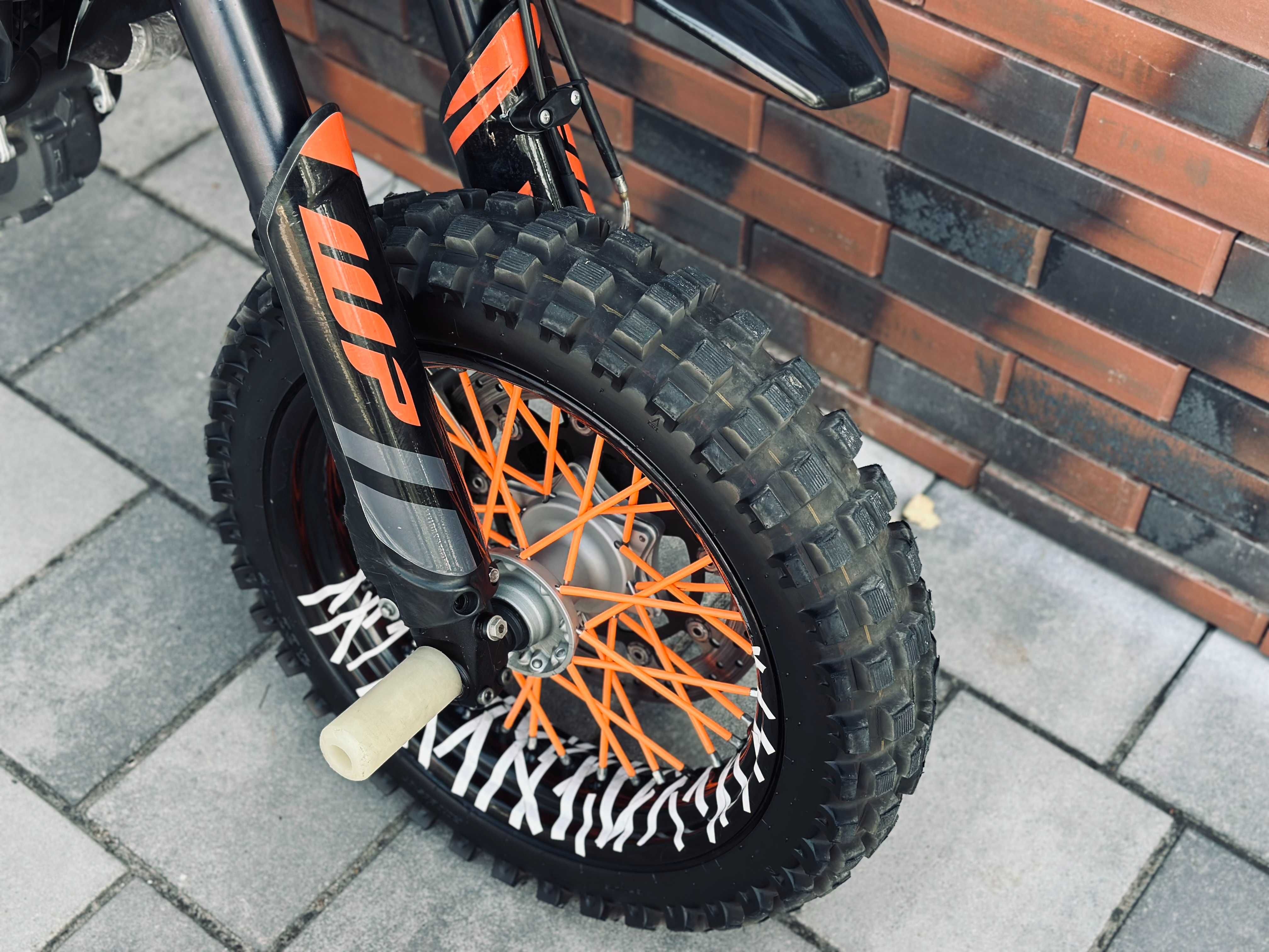KTM SMC 690 R / Husqvarna 701 /
