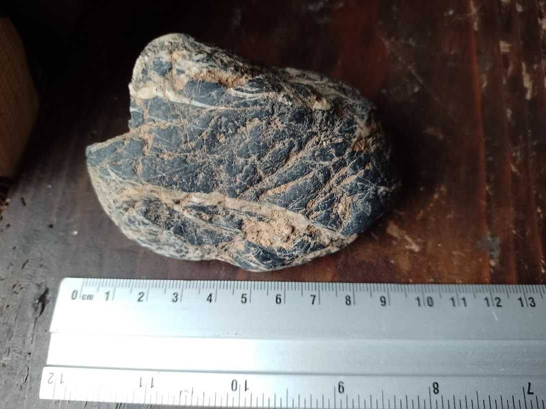MEGA LIDYT Mineral górski 6 cm Kamień Twojej kolekcj Skala Okaz Surowy