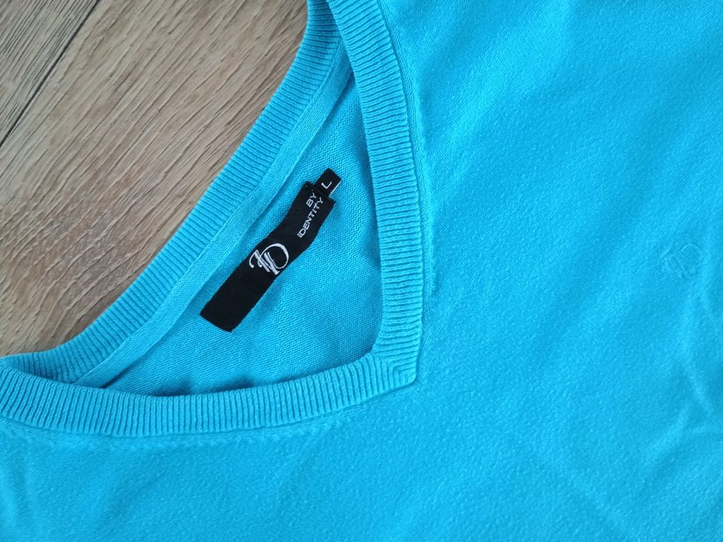 Sweter męski dekolt w serek