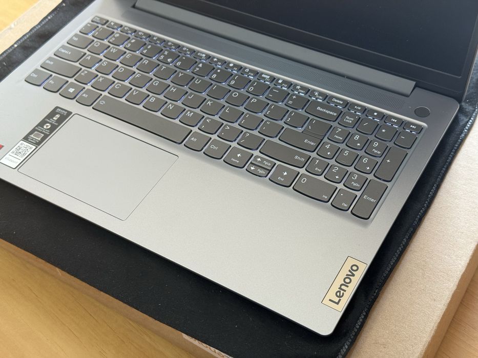 Laptop Lenovo IdeaPad Slim 3 | Ryzen 5 7520U 16GB