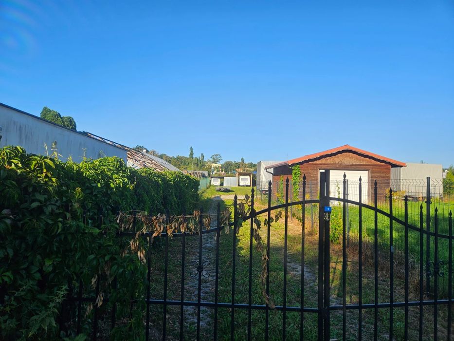 Parking, miejsce postojowe, przechowywanie przyczepy, łodzi, auta,