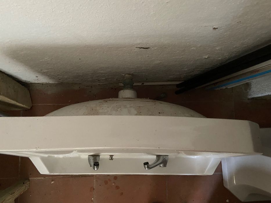 Lavatório antigo - disponível até 1 setembro