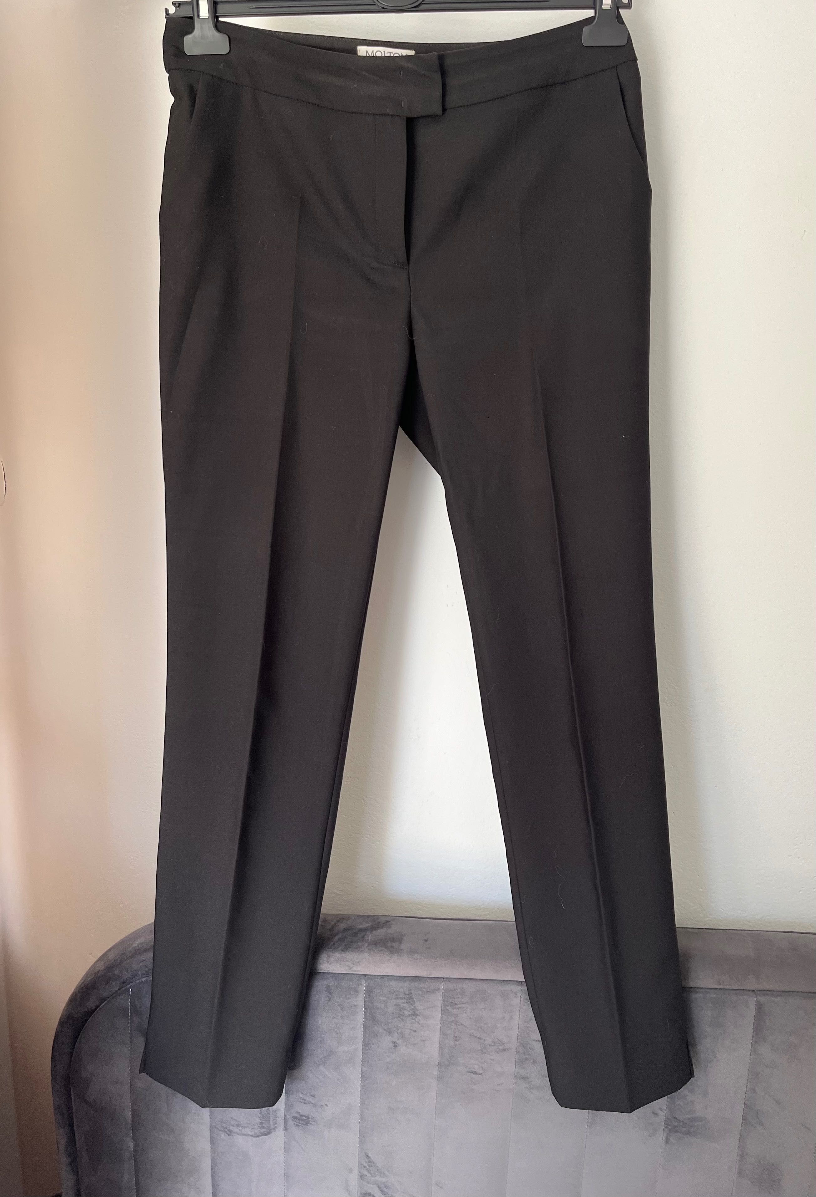 Klasyczne czarne spodnie damskie na kant proste molton 38 M