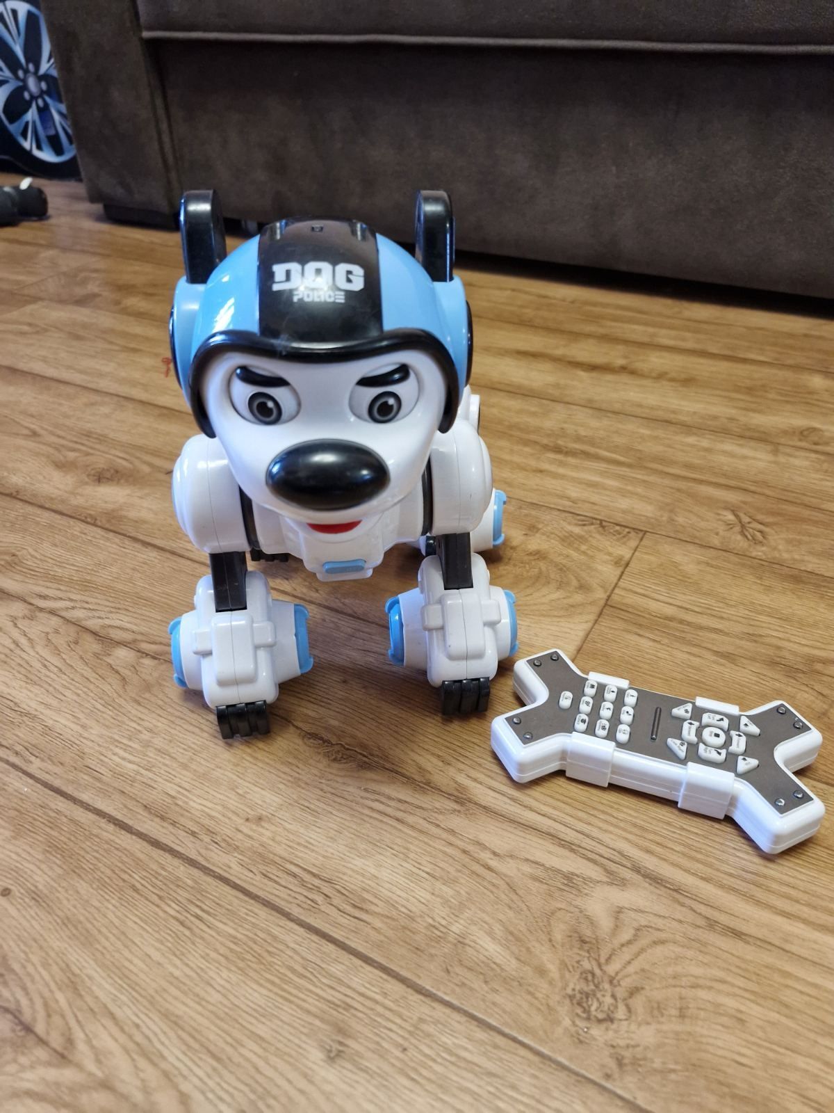 Робот-собака на радіокеруванні