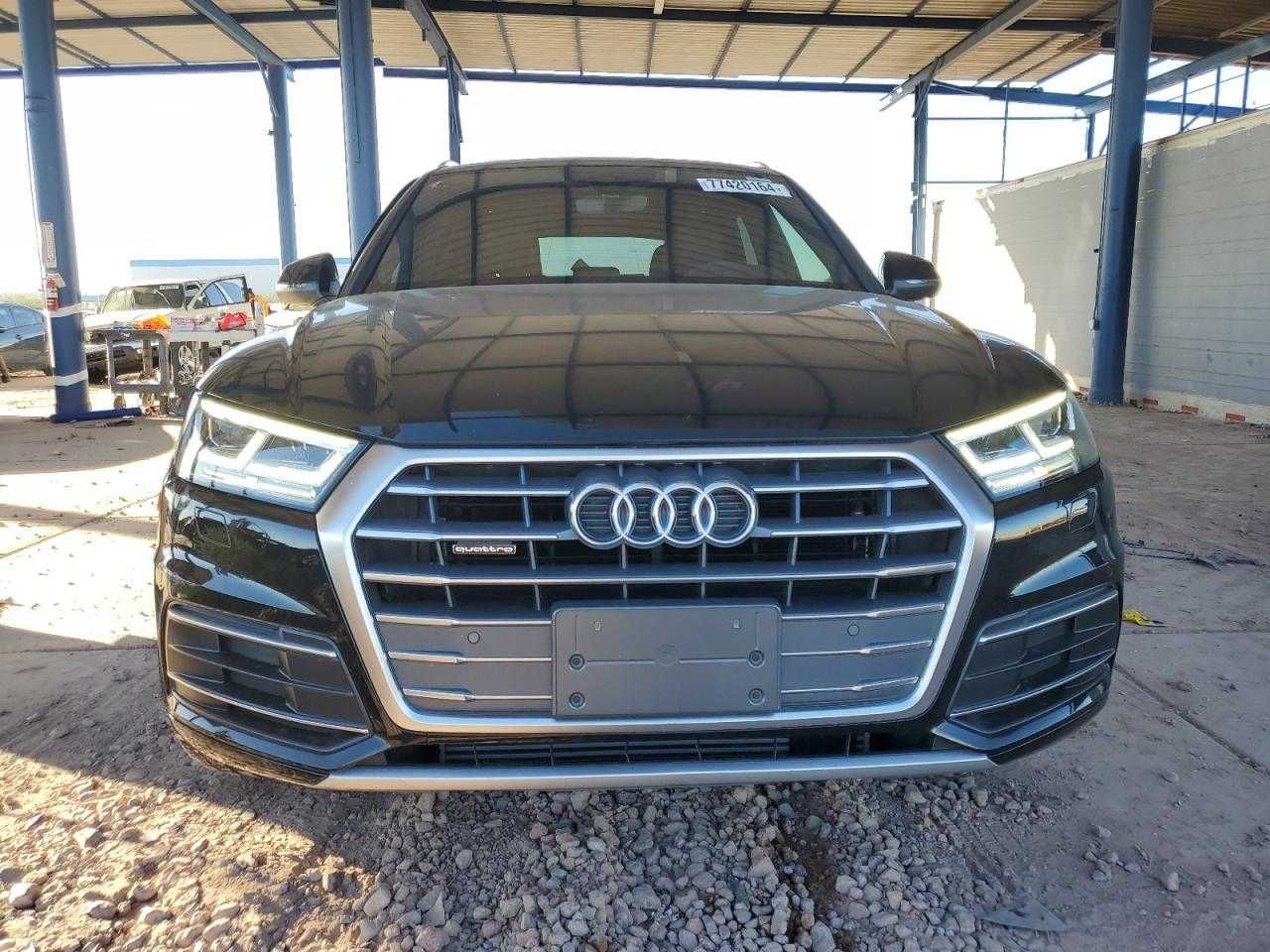 Audi Q5 Premium Plus 2018 - надійний кросовер з потужністю 252 к.с.