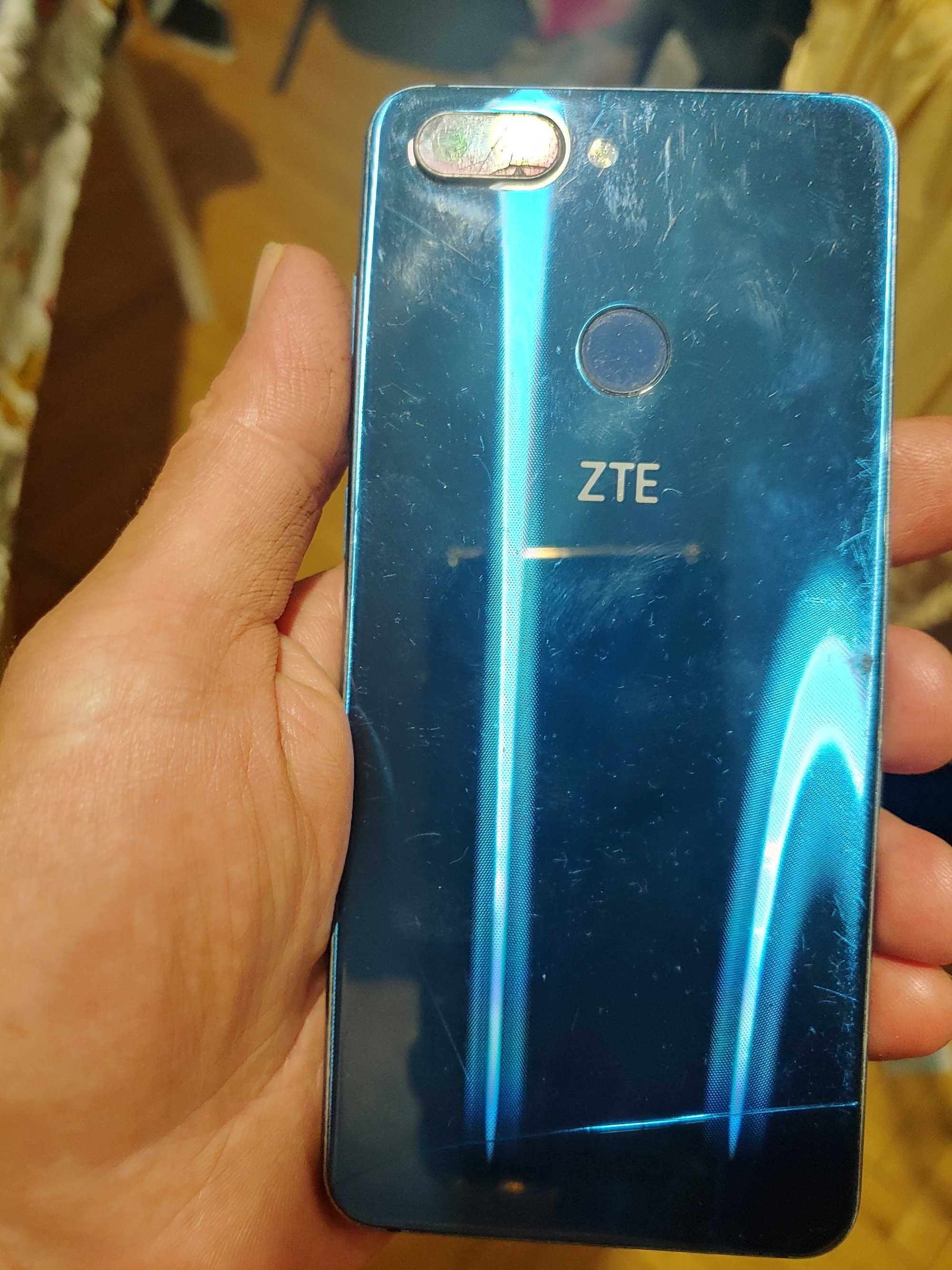 DS Galaxy A5 SM-A520F      ZTE BLADE v9