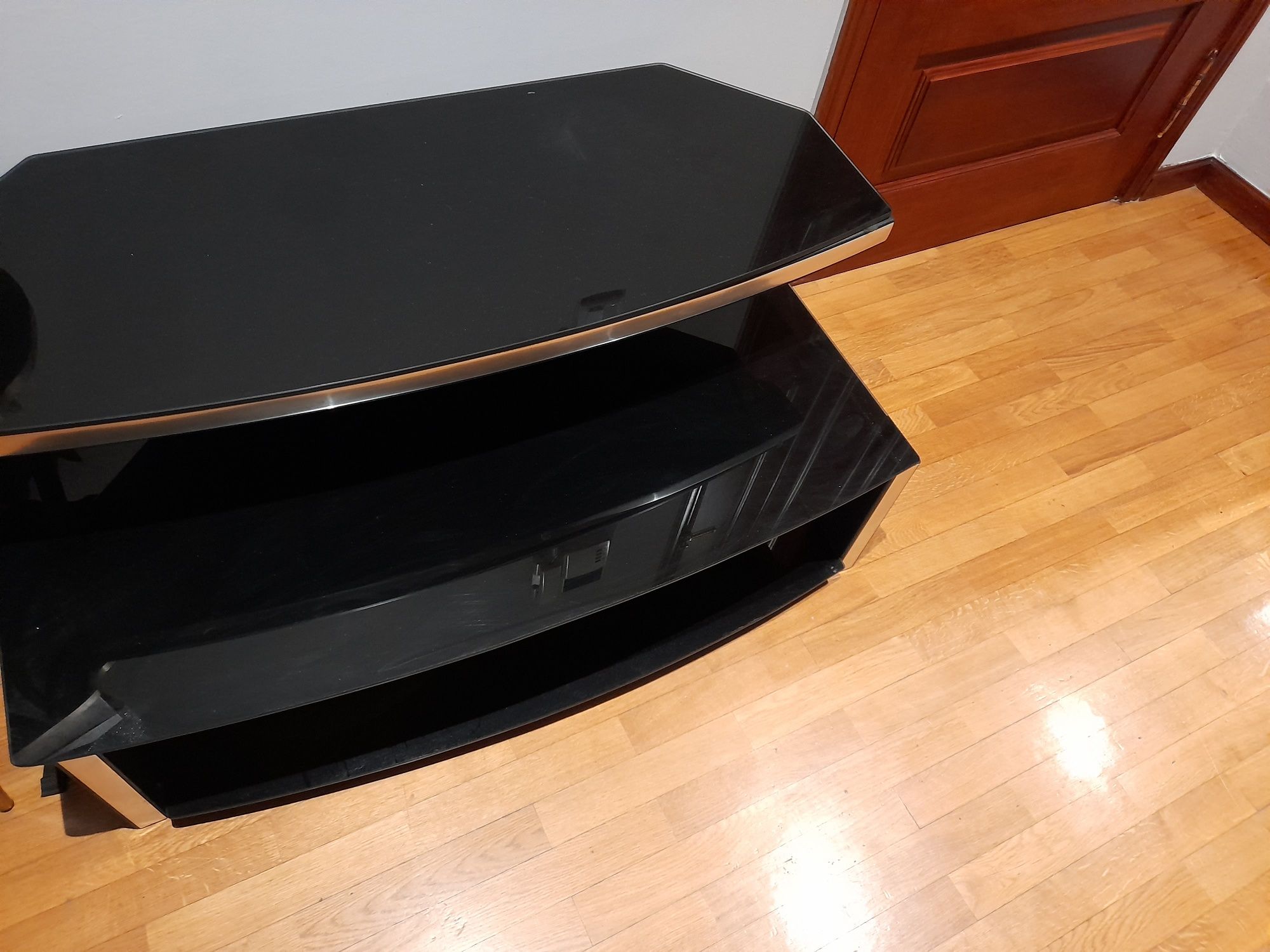 Mesa de televisao com vidro temperado