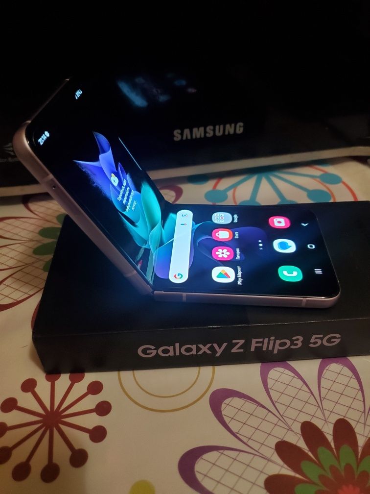 Samsung Galaxy Z flip 3! 5G 8/256GB як Новий!