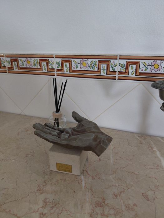 VENDO Mão Decorativa em Metal