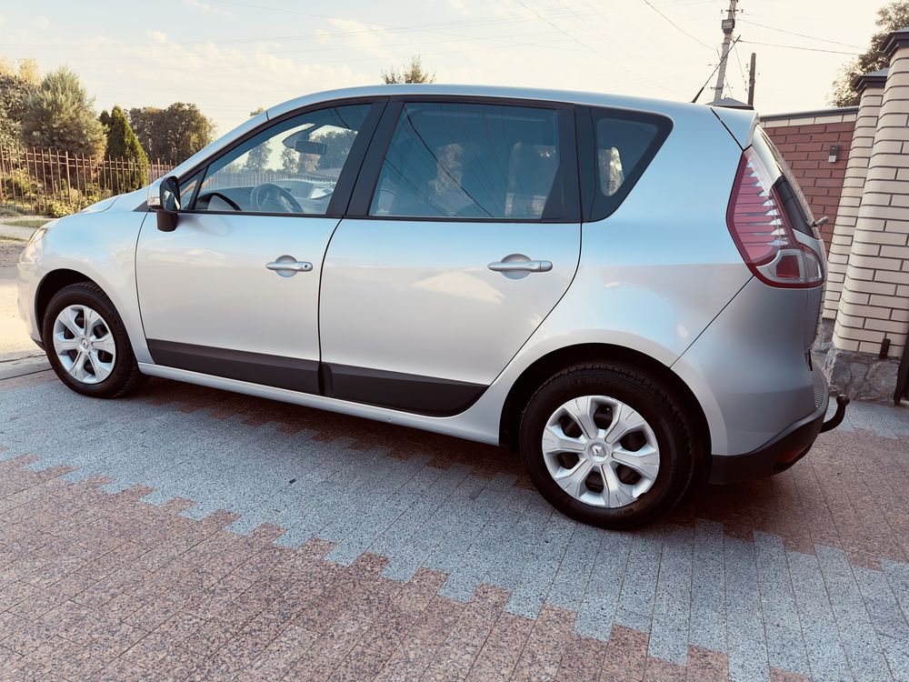 Renault Scenic 1,5 tdi  2010рік