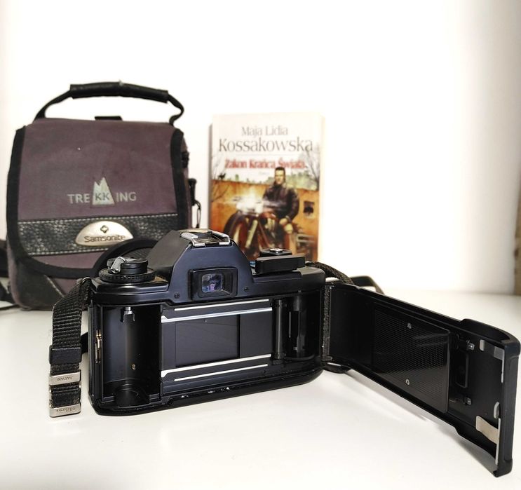 Fenomenalny aparat NIKON EM z Vivitar Macro Zoom MC 28-105 mm 3,5-4,5