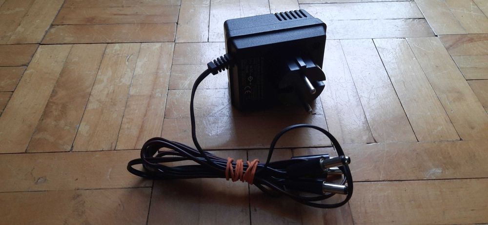 Zasilacz do efektów Tomanek TM700-9D Do 4 efektów