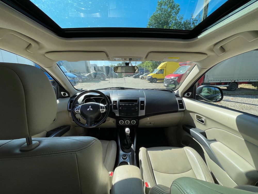 Mitsubishi Outlander 2.2D**Alusy**Zadbana**Szyberdach**Hak**Zamiana**