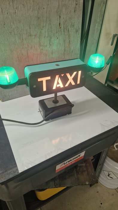 Luminária de Táxi Vintage – Restaurada e Funcional