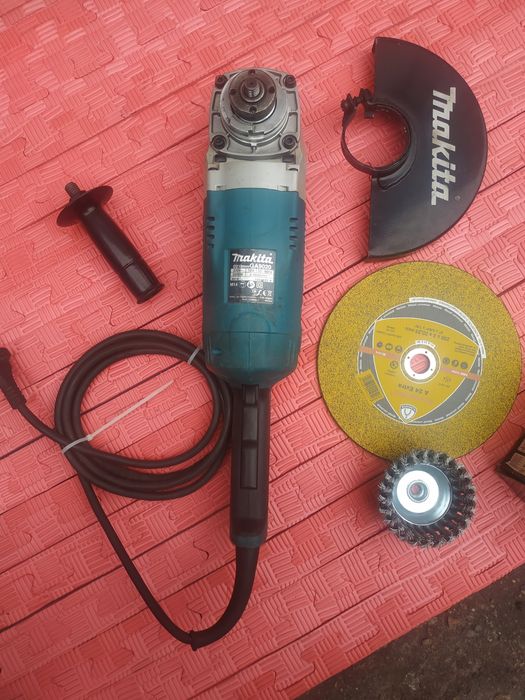 Болгарка Makita GA9020+круг и щётка 100мм по металлу в подарок