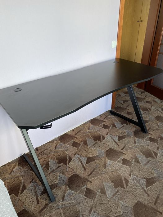 Компьютерный стол Hator Essential