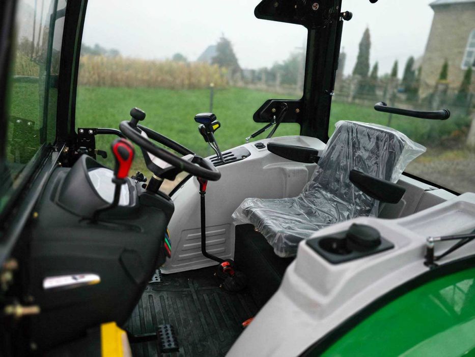 Повнопривідний трактор із кабіною TERRAFENG 555XC, прижимна навіска