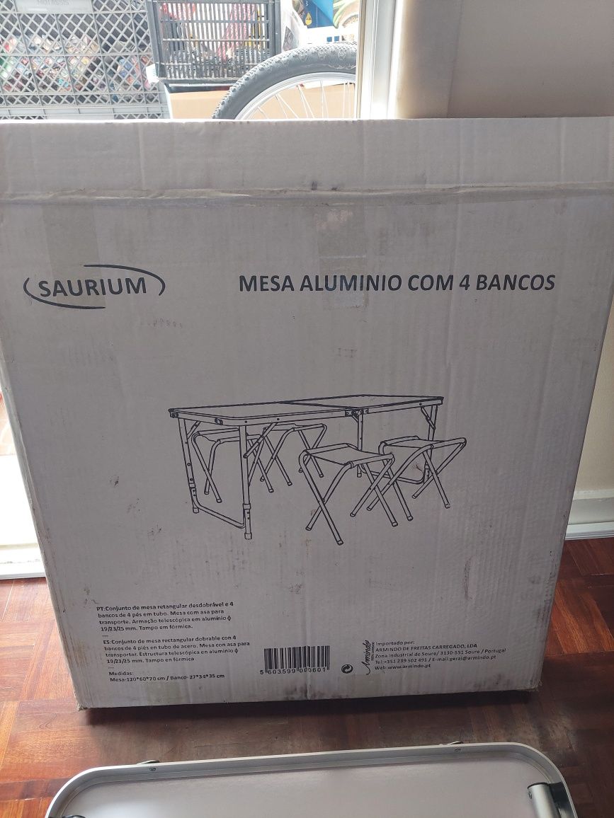 Mesa de campismo e 4 bancos nova nunca usada