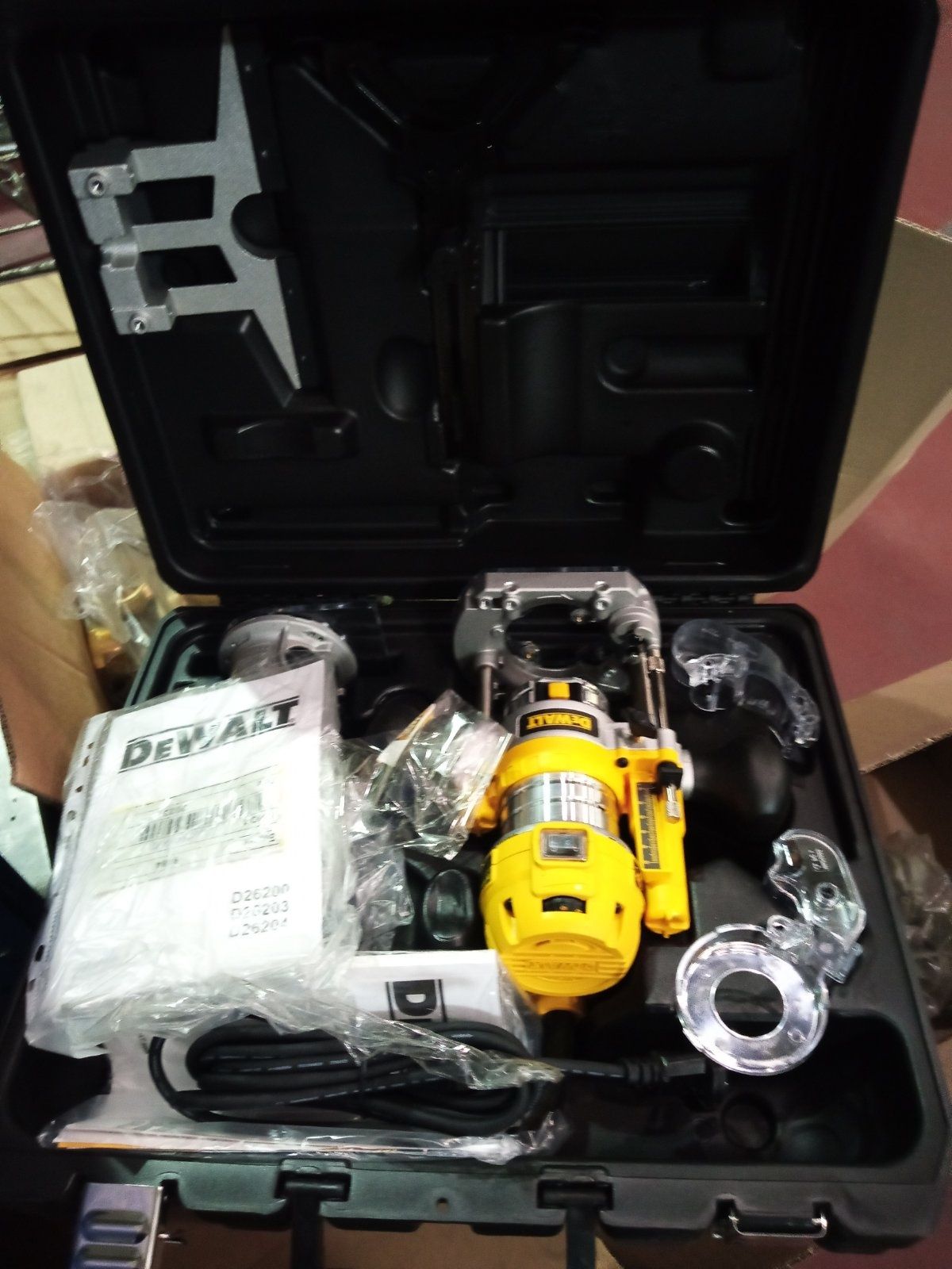 Фрезер мережевий Dewalt D 26204