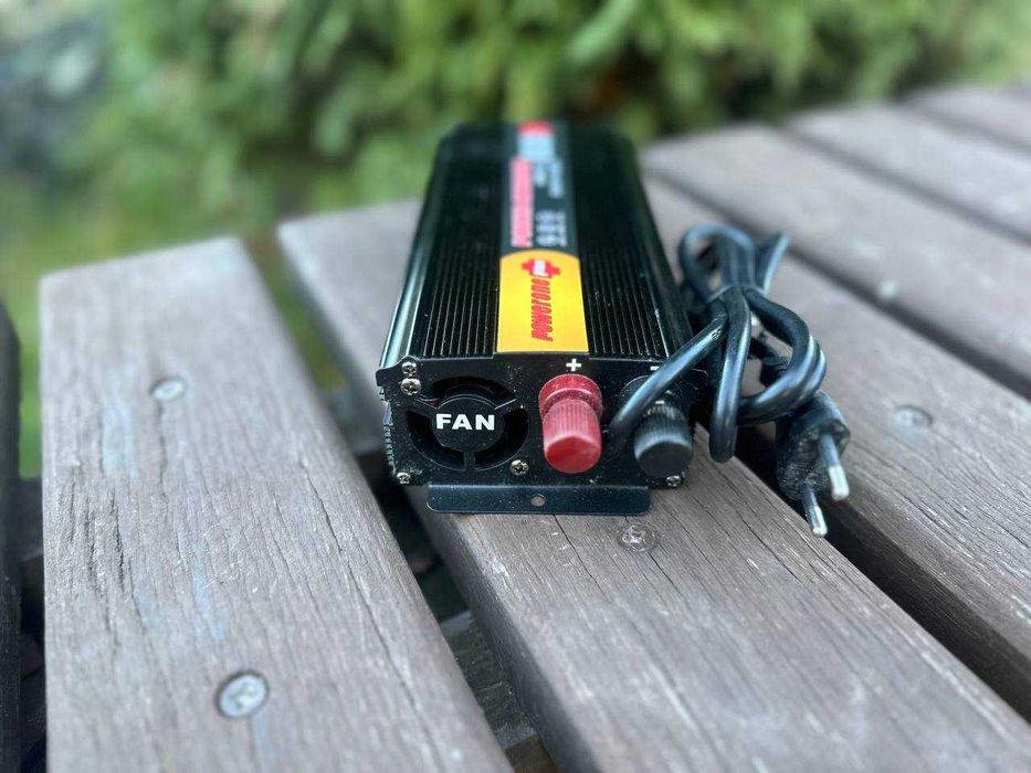 Перетворювач Інвертор PowerOne 800W із зарядкою UPS 12V220V ИБП ДБЖ