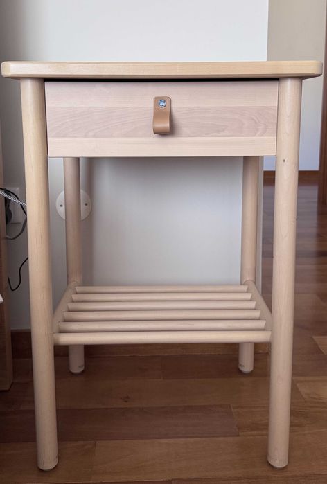 Cómoda c/5 gavetas, 90x90 cm e 2 Mesas de cabeceira, 48x38 cm