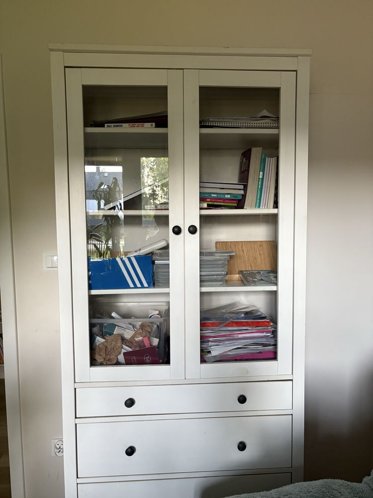 Kredens witryna hemnes